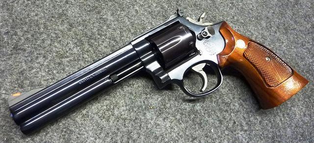 smith and wesson model 586 serial numbers